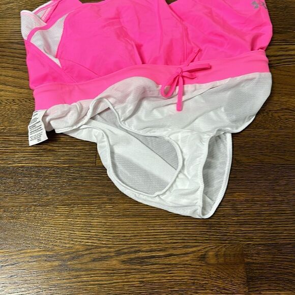 Under Armour Bright Pink Running Shorts - Size Medium - Picture 8 of 9